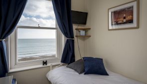 Single en-suite room with seaview (Aquapurse)