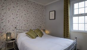 Double en-suite room (Kotori)